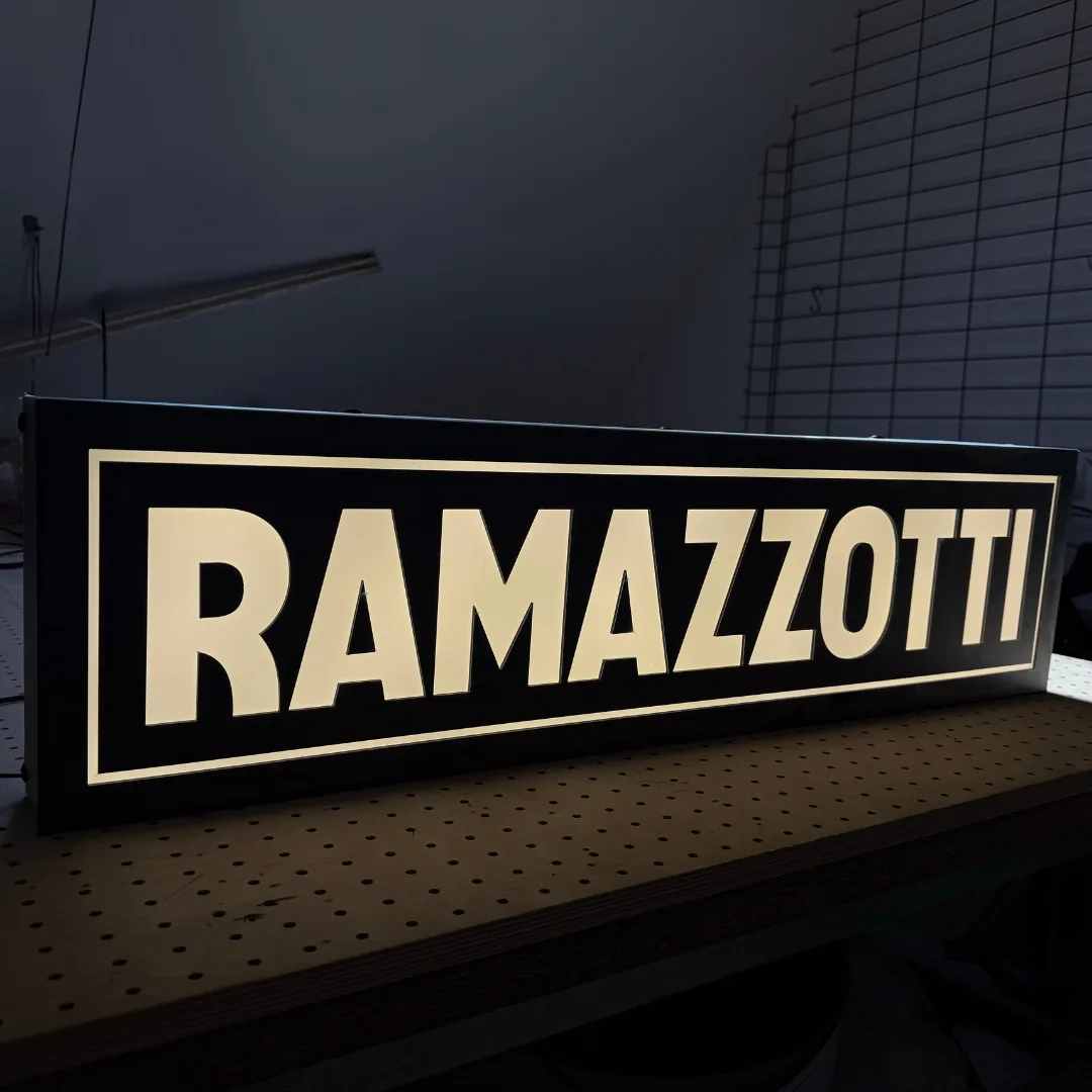 Kaseton reklamowy LED — Frezowany dibond