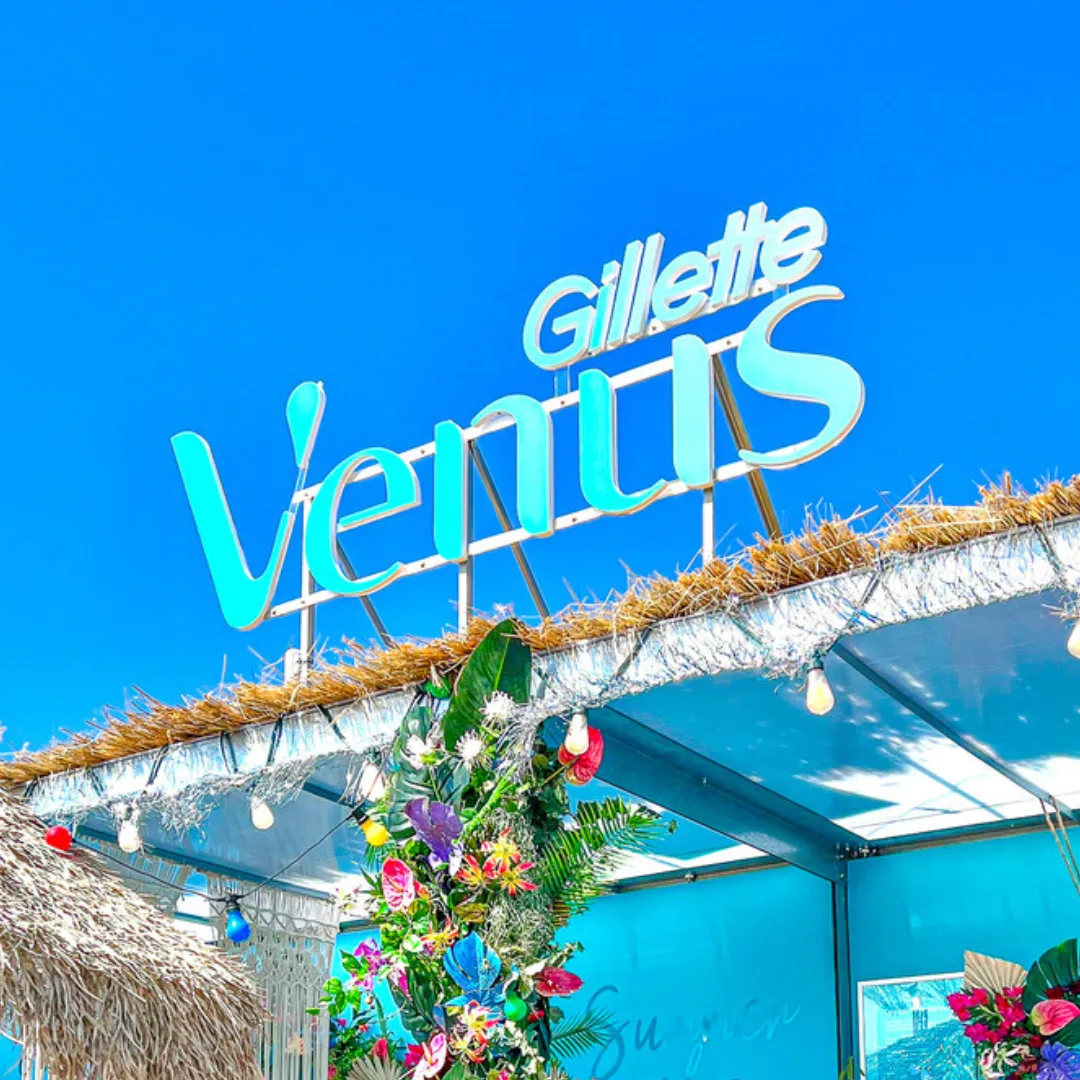 Logo firmy podświetlane na ścianę — Gillette Venus